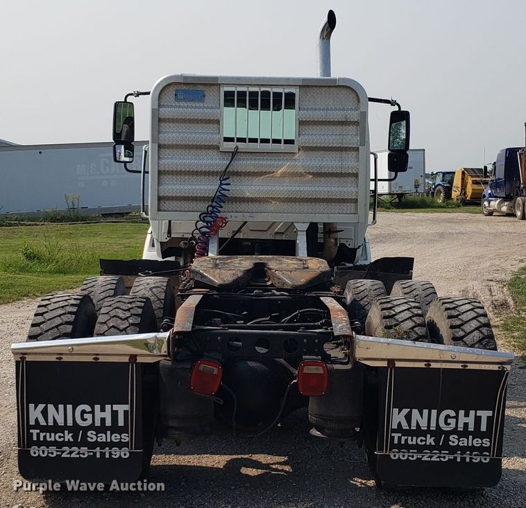 image for item GF9260 2006 International 8600 semi truck