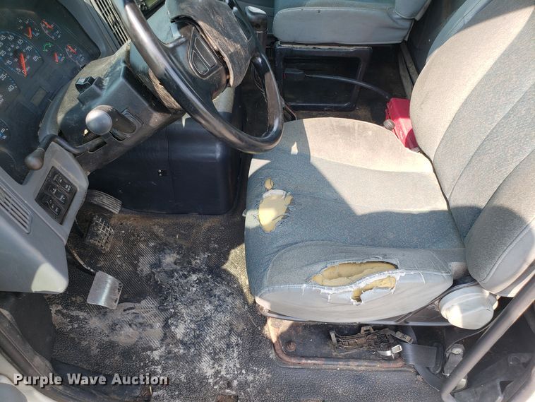 image for item GF9260 2006 International 8600 semi truck