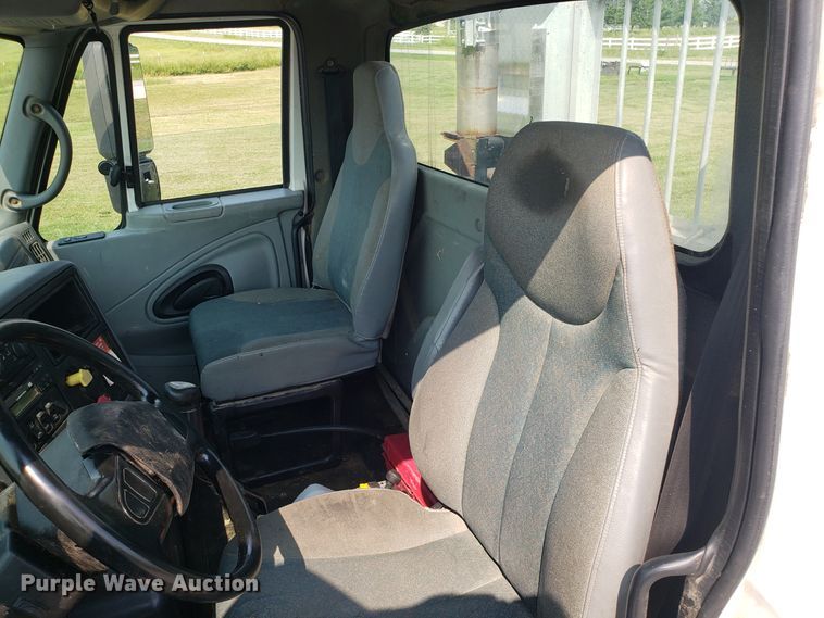 image for item GF9260 2006 International 8600 semi truck