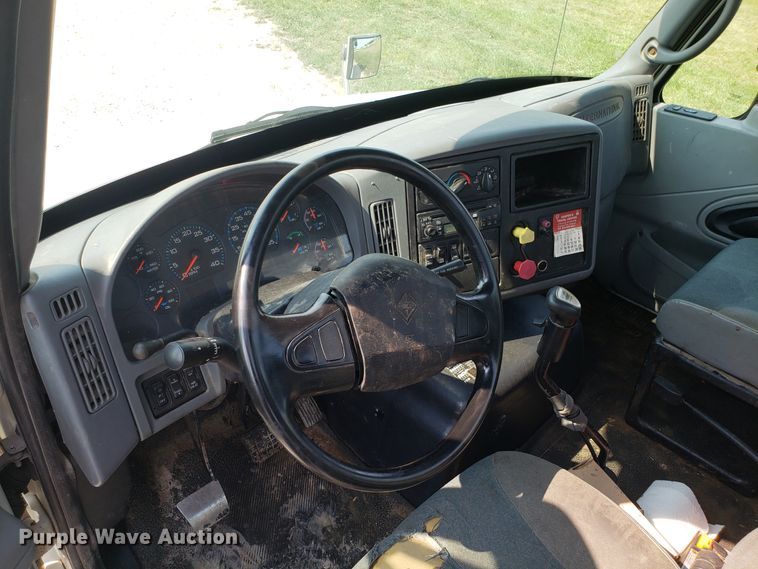 image for item GF9260 2006 International 8600 semi truck