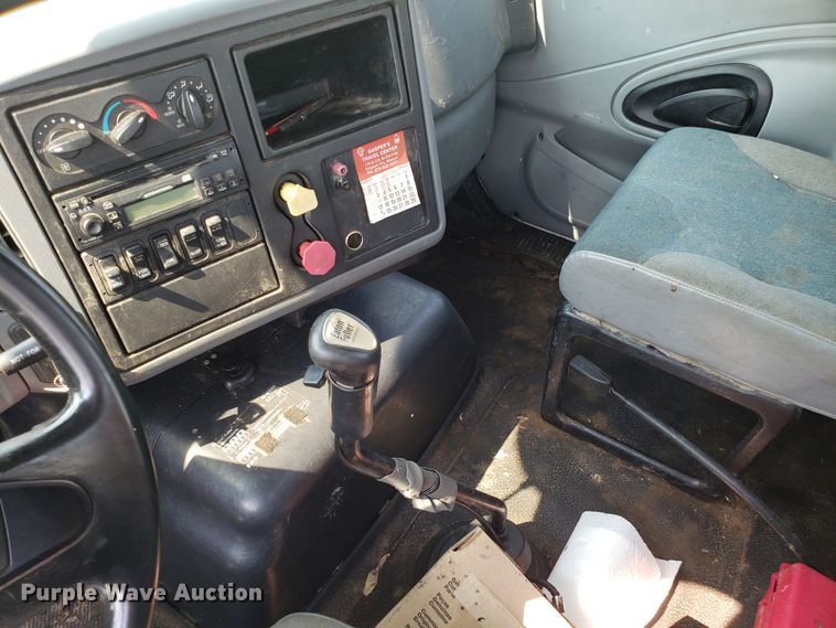 image for item GF9260 2006 International 8600 semi truck