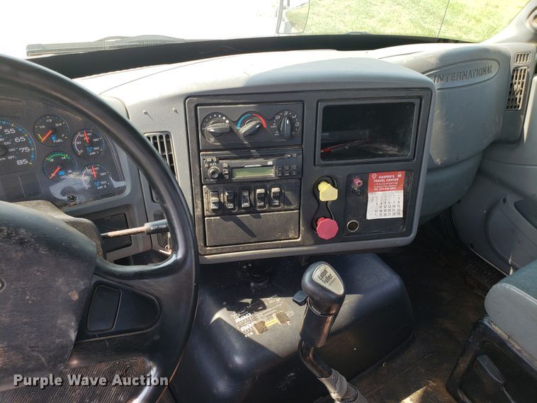 image for item GF9260 2006 International 8600 semi truck