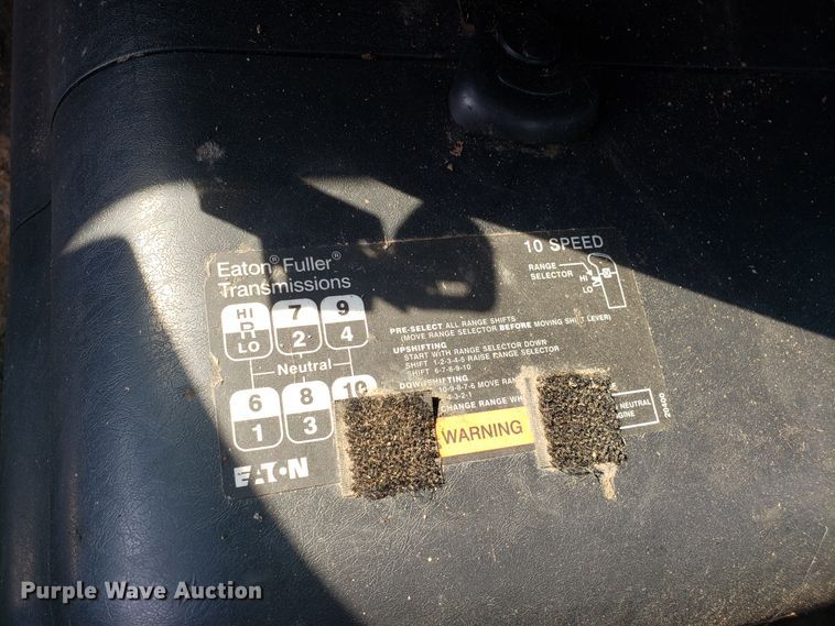 image for item GF9260 2006 International 8600 semi truck