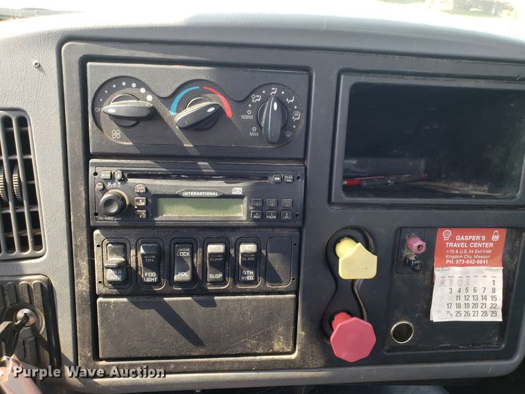 image for item GF9260 2006 International 8600 semi truck