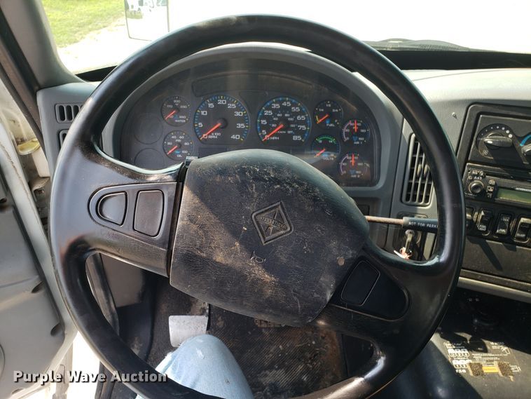 image for item GF9260 2006 International 8600 semi truck