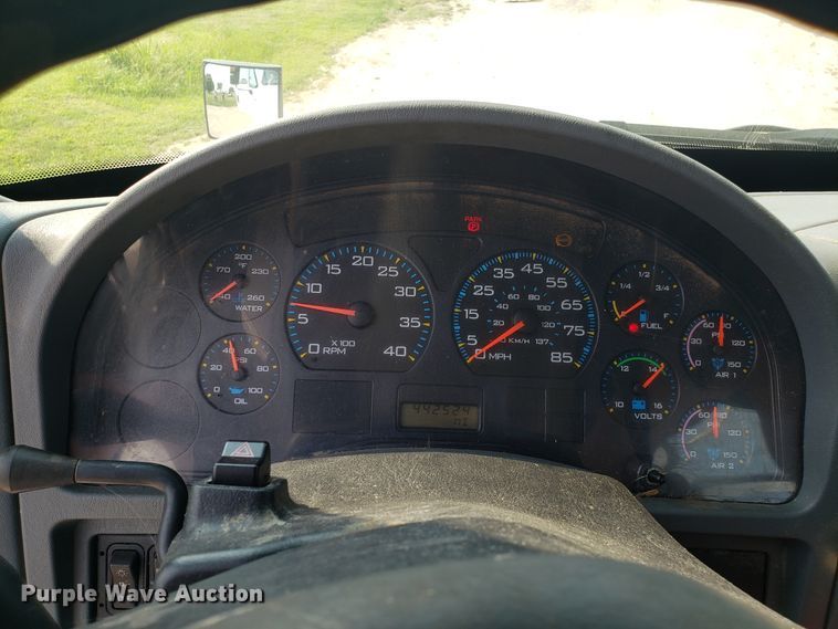 image for item GF9260 2006 International 8600 semi truck