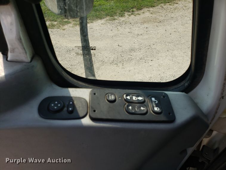 image for item GF9260 2006 International 8600 semi truck