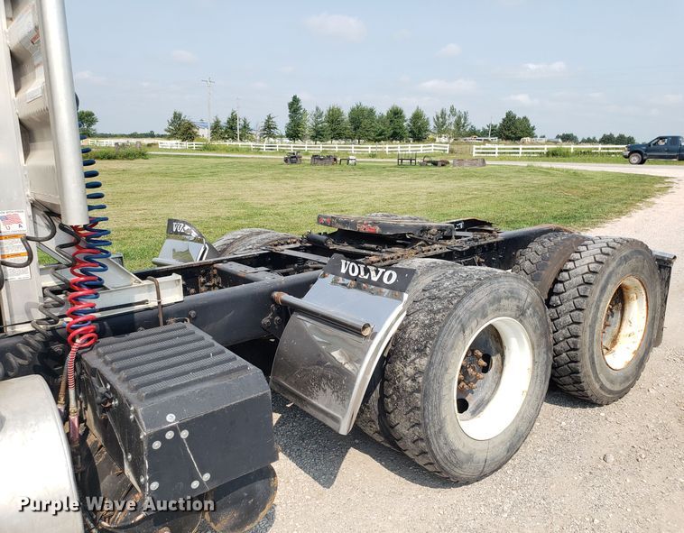 image for item GF9260 2006 International 8600 semi truck