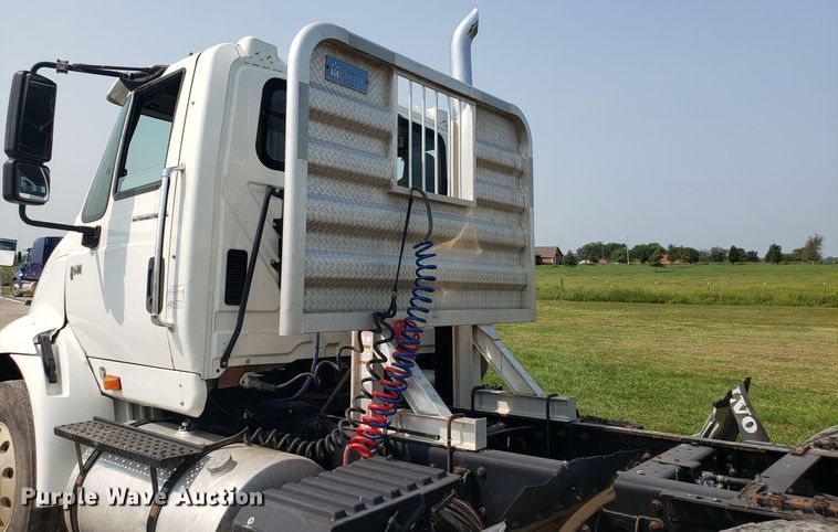 image for item GF9260 2006 International 8600 semi truck