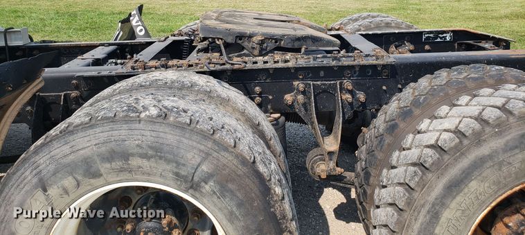 image for item GF9260 2006 International 8600 semi truck