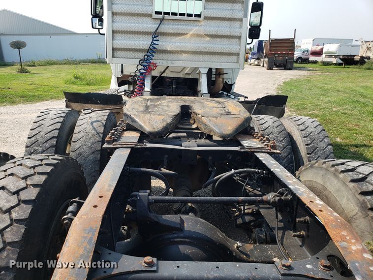 image for item GF9260 2006 International 8600 semi truck