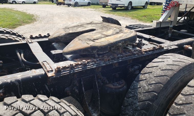 image for item GF9260 2006 International 8600 semi truck