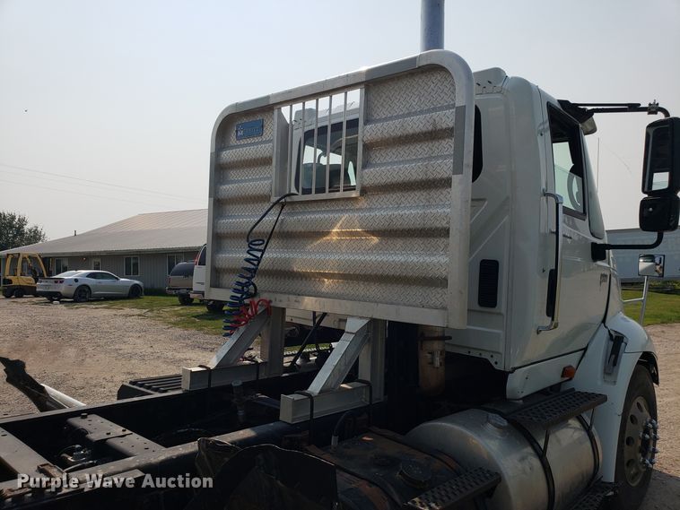 image for item GF9260 2006 International 8600 semi truck