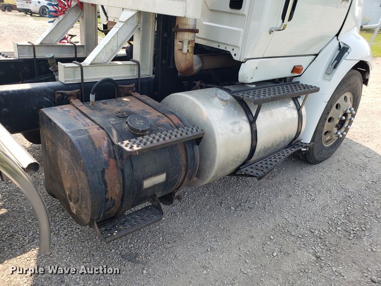 image for item GF9260 2006 International 8600 semi truck