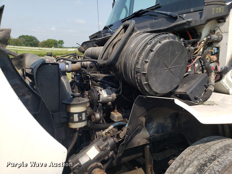 image for item GF9260 2006 International 8600 semi truck