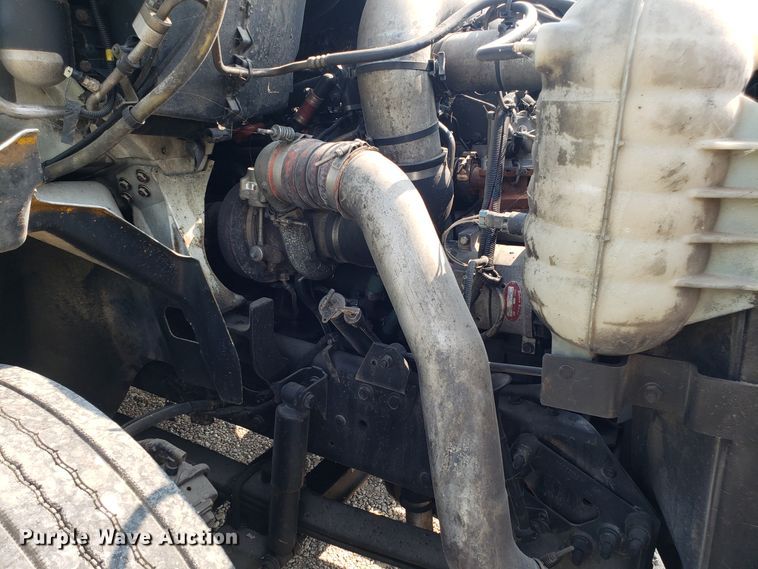 image for item GF9260 2006 International 8600 semi truck