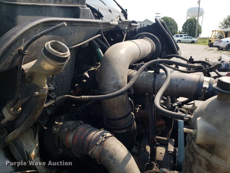 image for item GF9260 2006 International 8600 semi truck