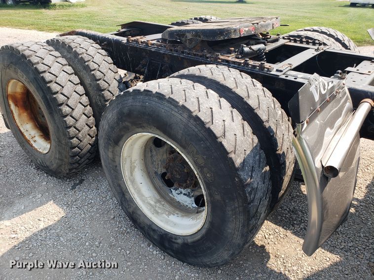 image for item GF9260 2006 International 8600 semi truck