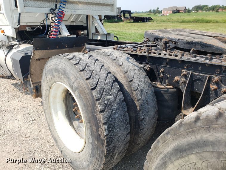 image for item GF9260 2006 International 8600 semi truck