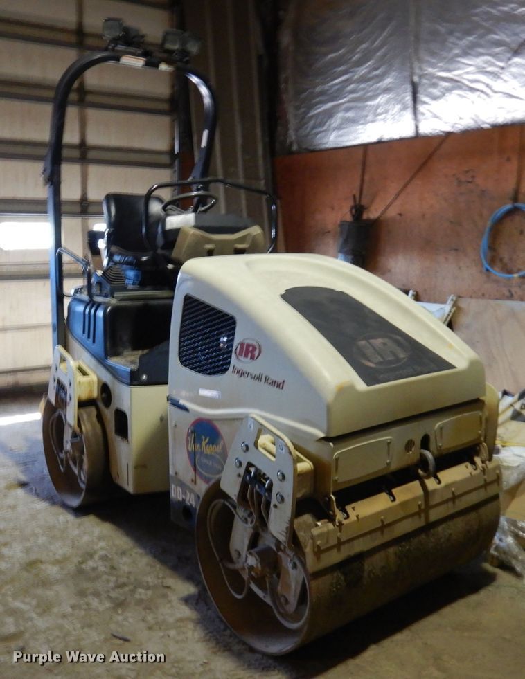 image for item GG9129 Ingersoll Rand DD-24 double drum vibratory roller