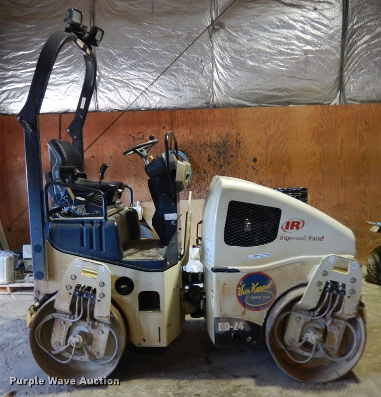 image for item GG9129 Ingersoll Rand DD-24 double drum vibratory roller