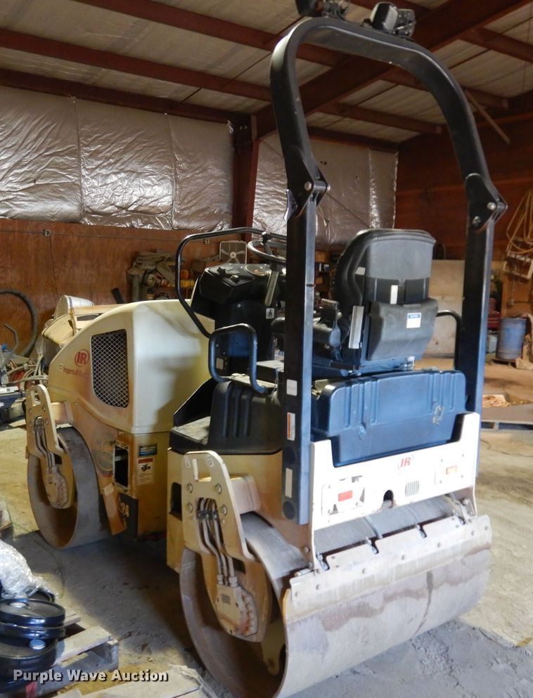 image for item GG9129 Ingersoll Rand DD-24 double drum vibratory roller