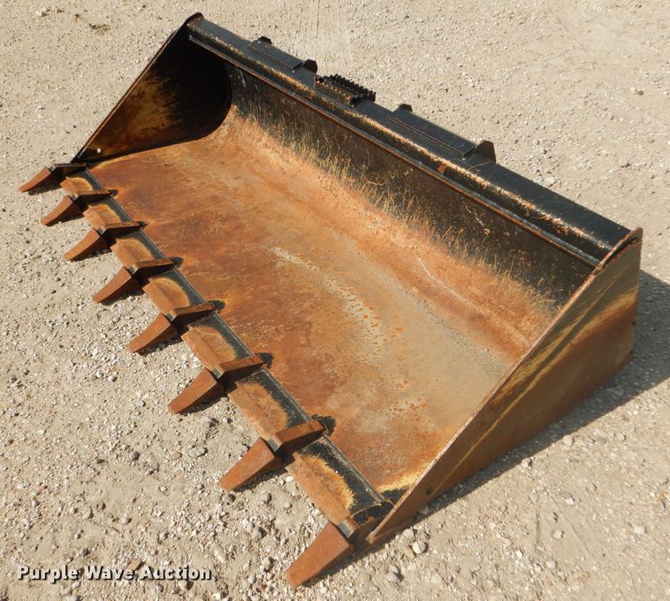 image for item GH9600 John Deere T84 low profile skid steer bucket