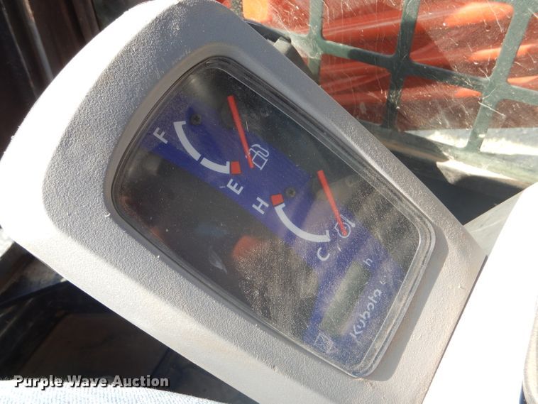 image for item GH9601 2015 Kubota SVL90-2 skid steer