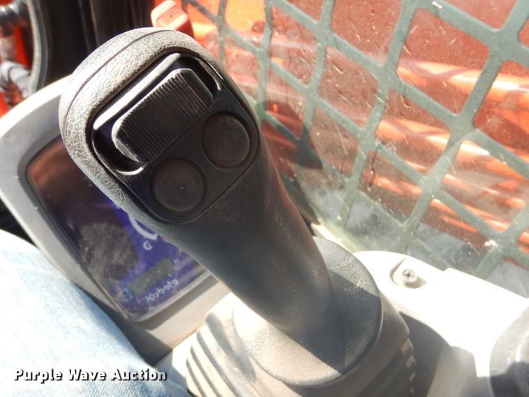 image for item GH9601 2015 Kubota SVL90-2 skid steer