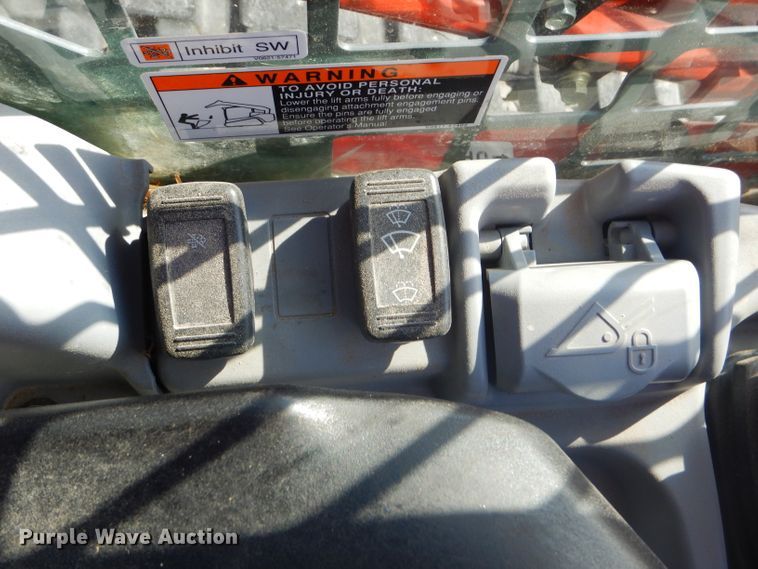 image for item GH9601 2015 Kubota SVL90-2 skid steer