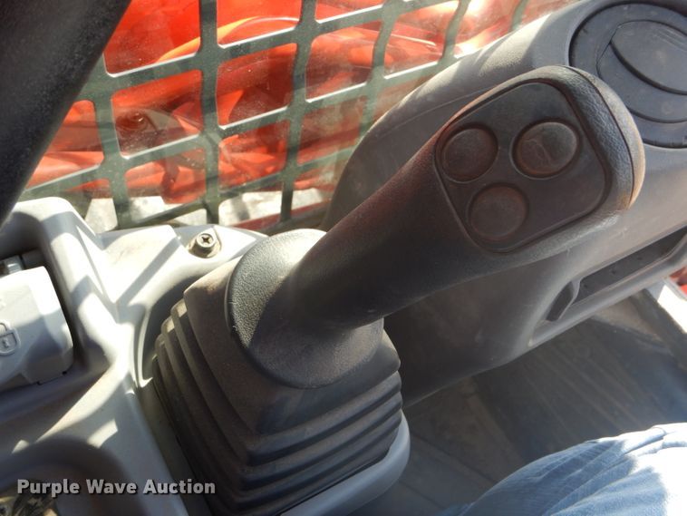 image for item GH9601 2015 Kubota SVL90-2 skid steer