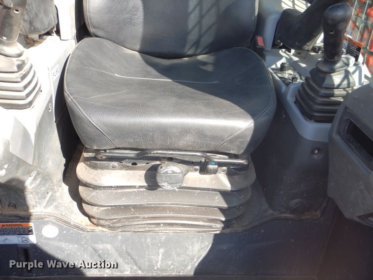 image for item GH9601 2015 Kubota SVL90-2 skid steer