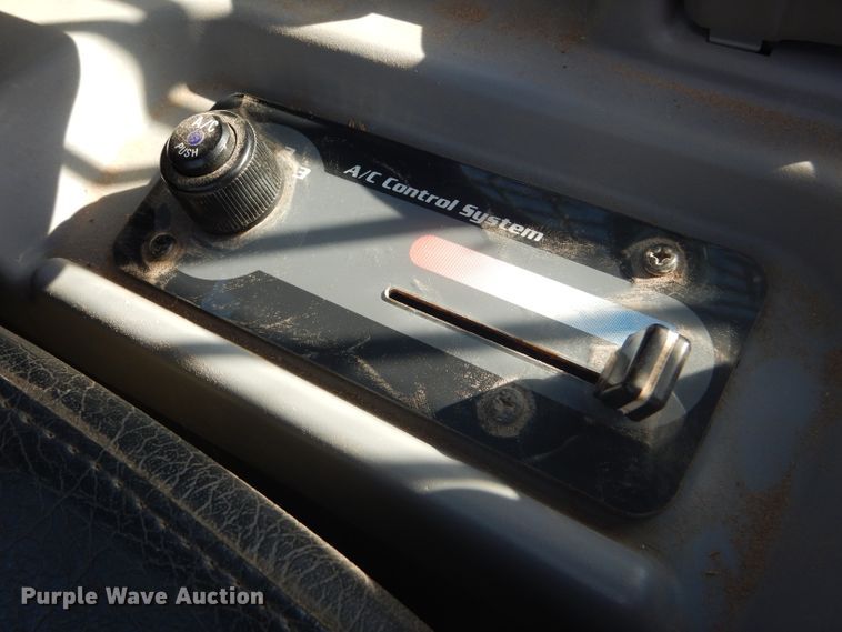 image for item GH9601 2015 Kubota SVL90-2 skid steer