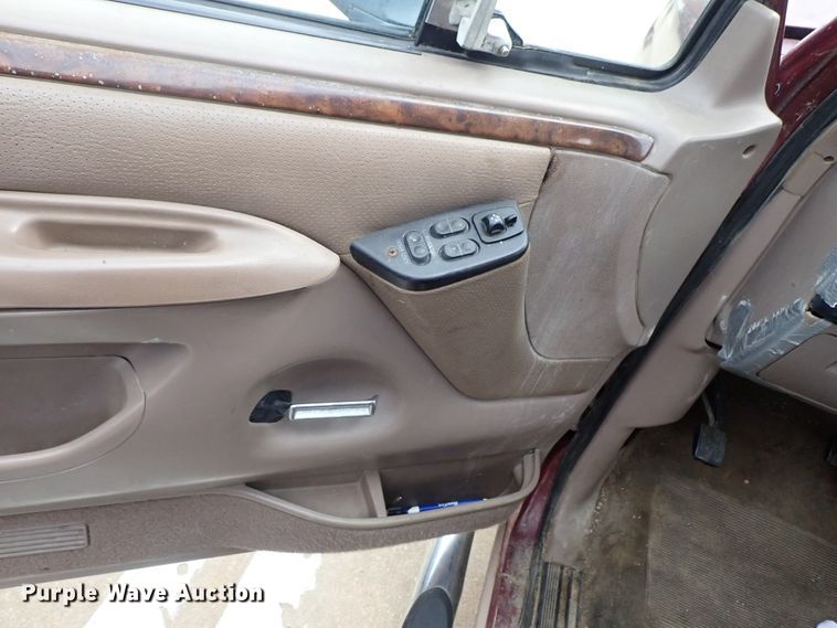 image for item DB7733 1996 Ford F150 SuperCab pickup truck