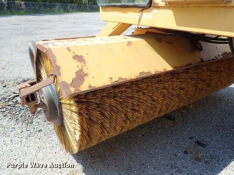 image for item DE1005 Rosco RB48 broom