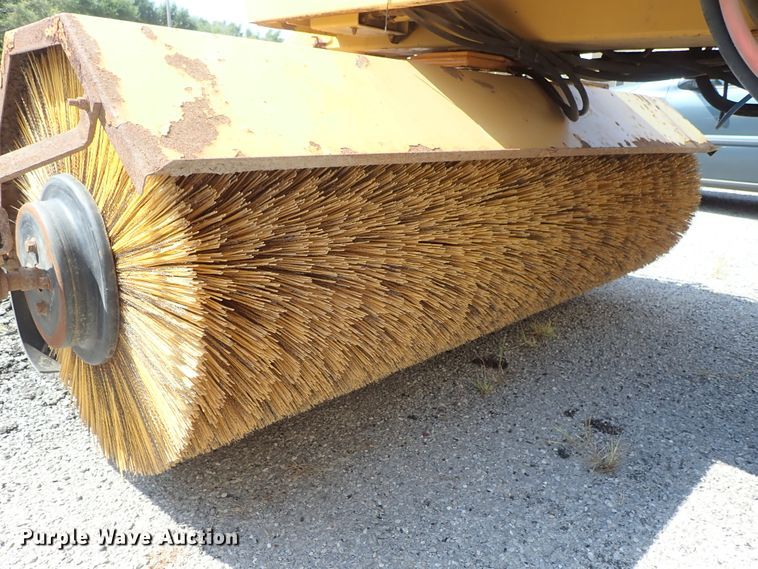 image for item DE1005 Rosco RB48 broom