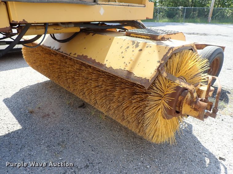 image for item DE1005 Rosco RB48 broom