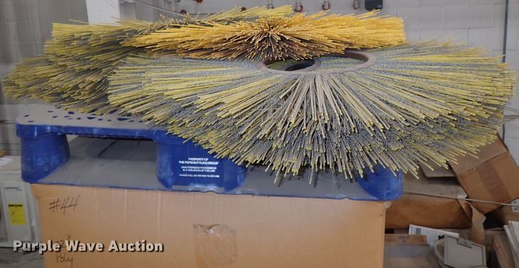 image for item DE1005 Rosco RB48 broom