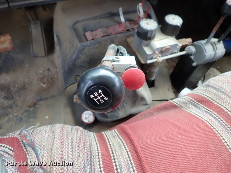 image for item DE1032 1990 GMC C7000 dump truck