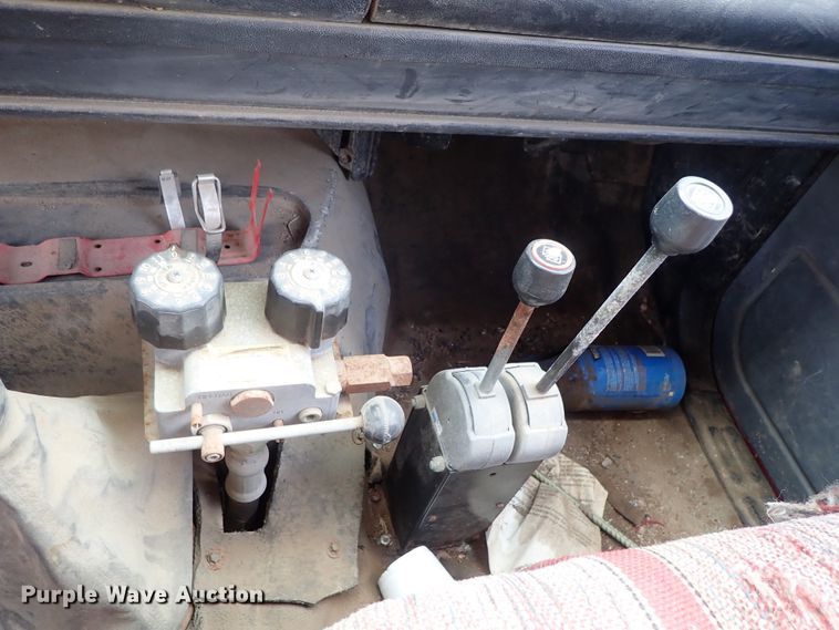 image for item DE1032 1990 GMC C7000 dump truck