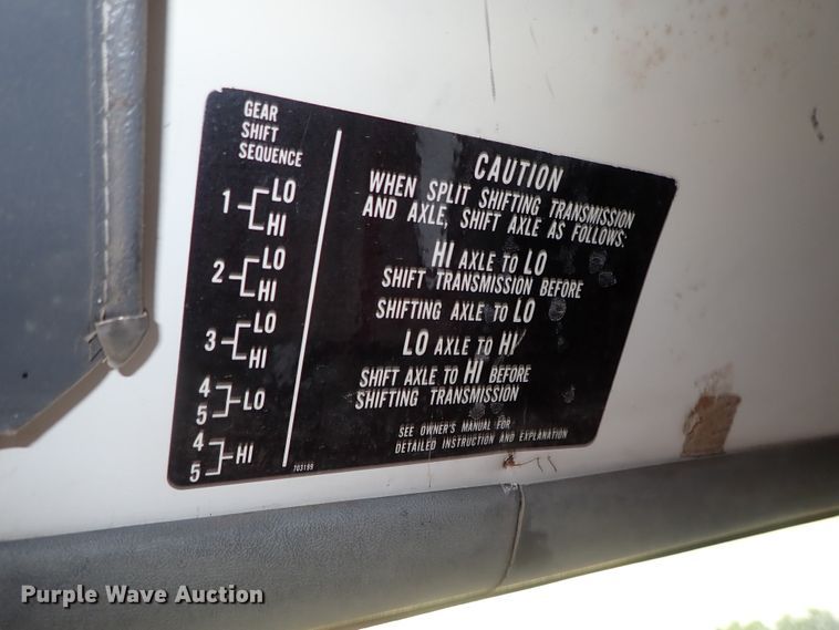 image for item DE1032 1990 GMC C7000 dump truck