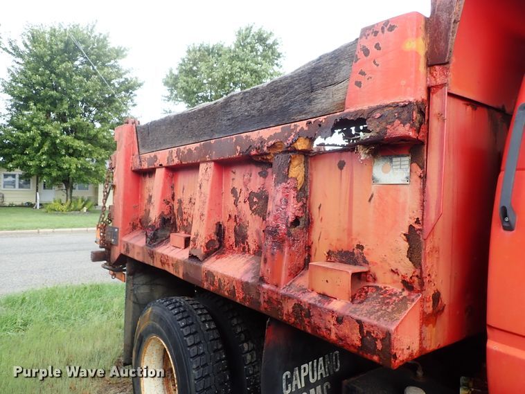 image for item DE1032 1990 GMC C7000 dump truck