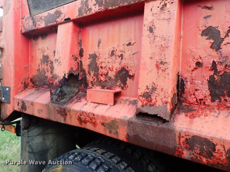 image for item DE1032 1990 GMC C7000 dump truck