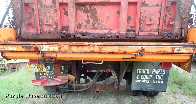 image for item DE1032 1990 GMC C7000 dump truck