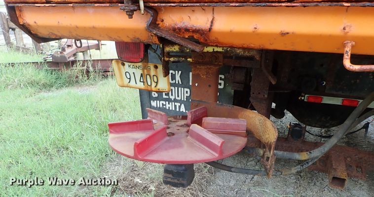 image for item DE1032 1990 GMC C7000 dump truck