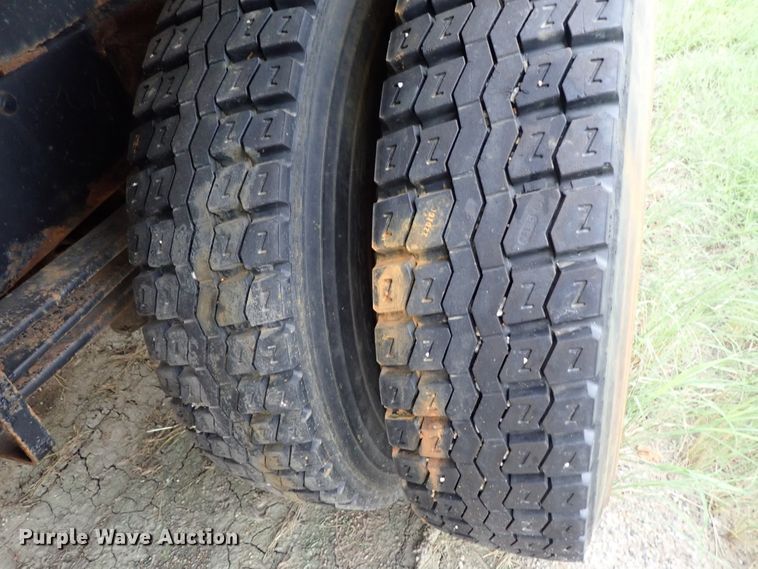 image for item DE1032 1990 GMC C7000 dump truck