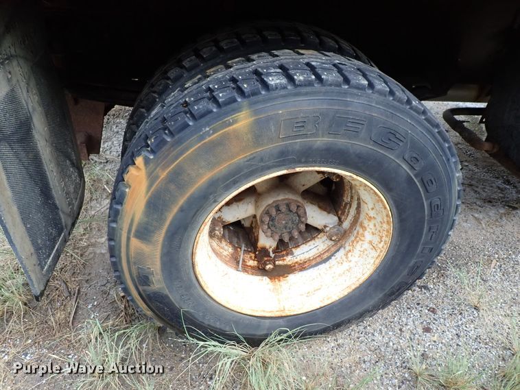 image for item DE1032 1990 GMC C7000 dump truck