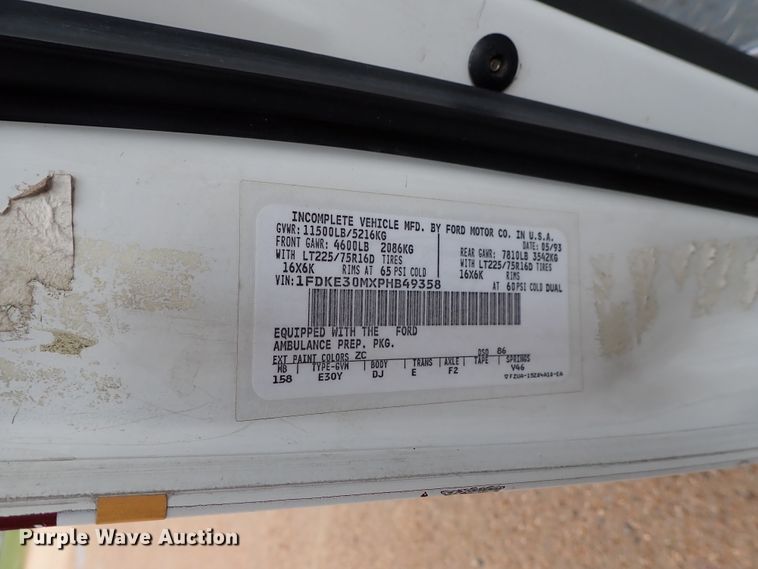 image for item DE1033 1993 Ford Econoline E350 ambulance