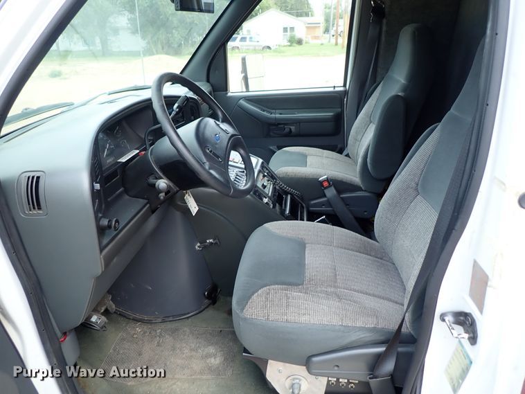 image for item DE1033 1993 Ford Econoline E350 ambulance