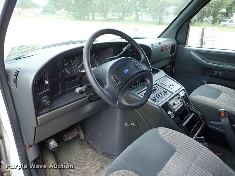 image for item DE1033 1993 Ford Econoline E350 ambulance